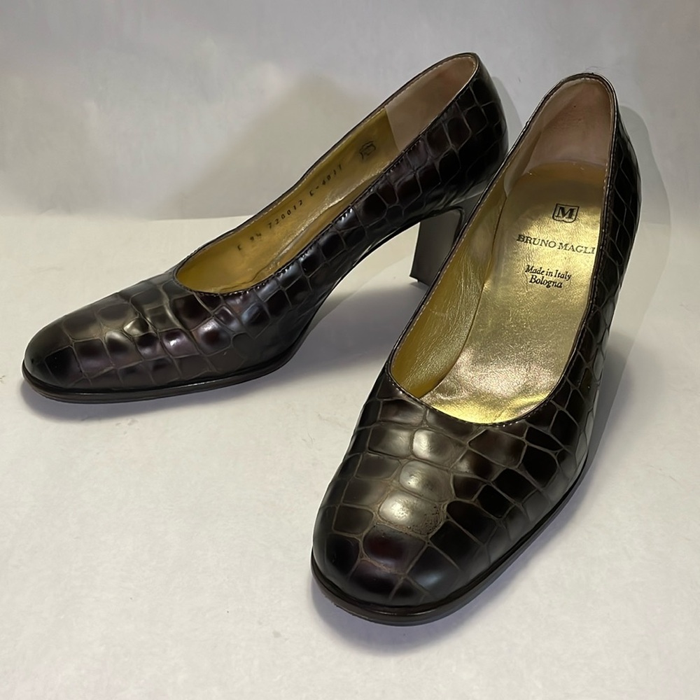 Bruno Magli Embossed Brown Leather Heels, Wide Heel, size 9 1/2C
